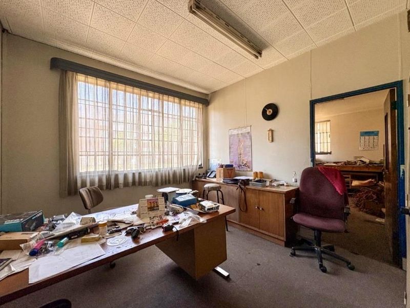 Prime Industrial Property with Office & Workshop Space For Sale in Driehoek, Germiston. - Photo 6