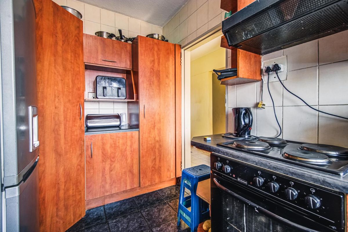 STUNNING 6TH FLOOR UNIT WITH CRICKET CLUB VIEWS! - Photo 3