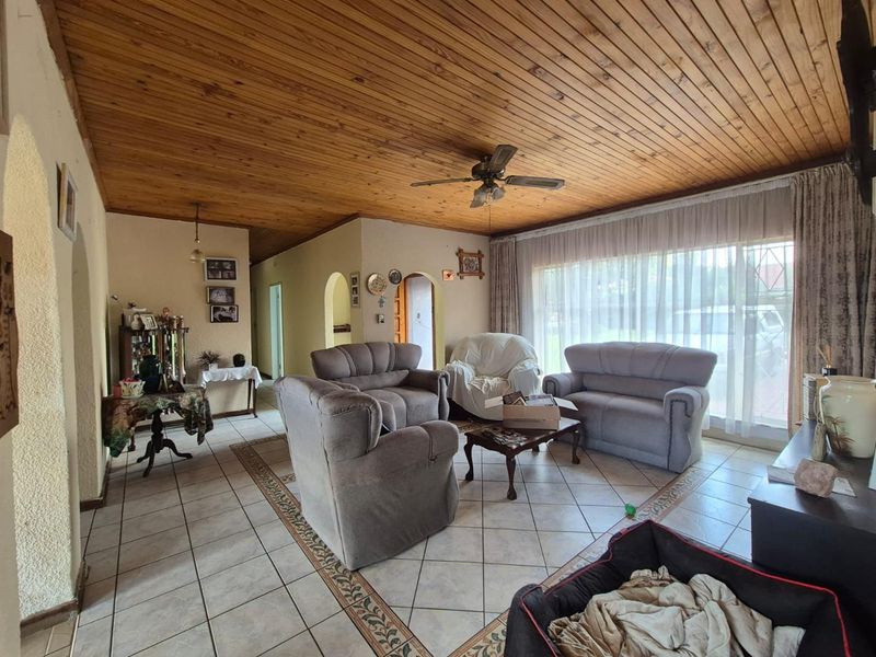 Huge Family Home in a Prime Location for Sale - Photo 2