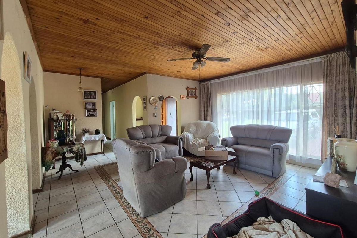 Huge Family Home in a Prime Location for Sale - Photo 2