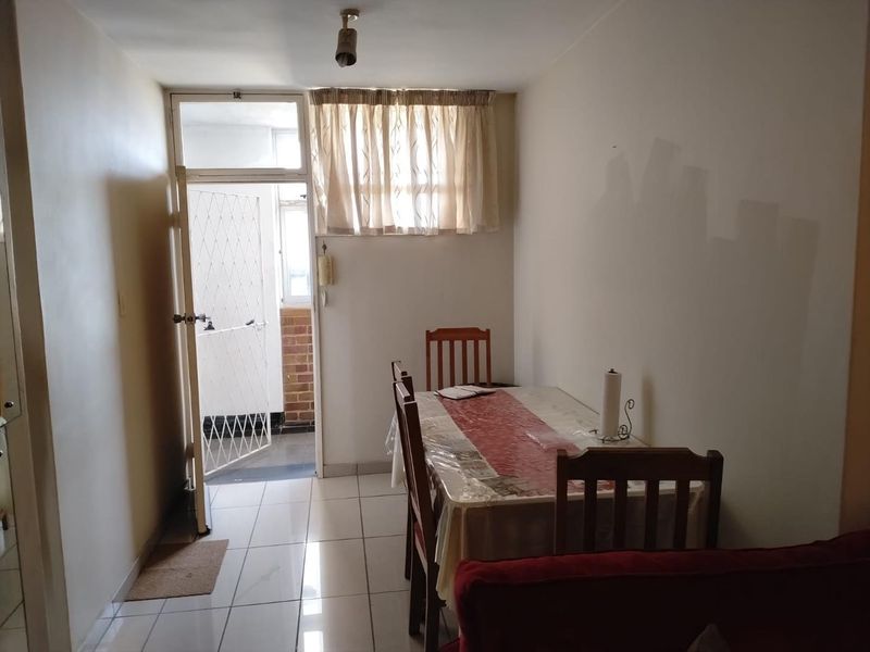 Neatly furnished one-bedroom apartment. - Photo 2