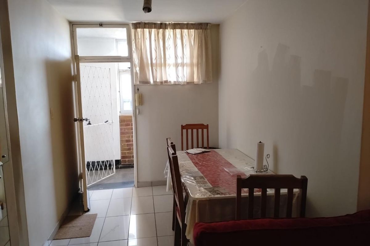 Neatly furnished one-bedroom apartment. - Photo 2