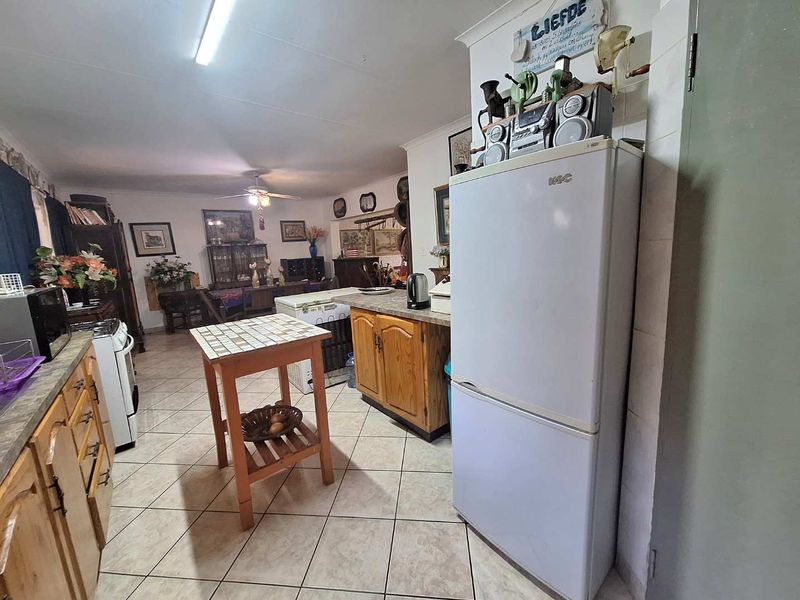 Charming 2-bedroom Retreat with Lovely Entertainment Area - Photo 9