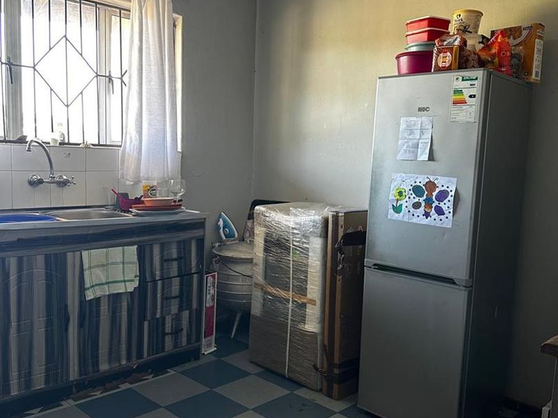 Three-Bedroom Family home in Empangeni Central - Practical Living Space - Photo 4