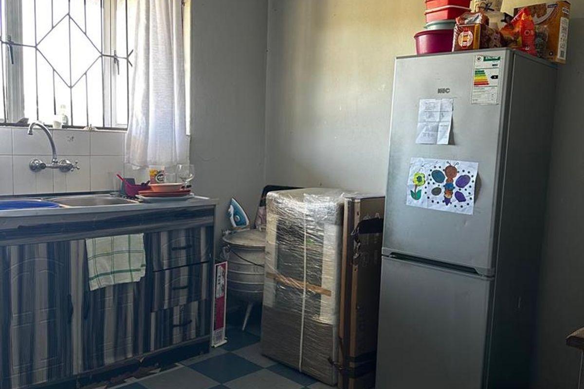 Three-Bedroom Family home in Empangeni Central - Practical Living Space - Photo 4
