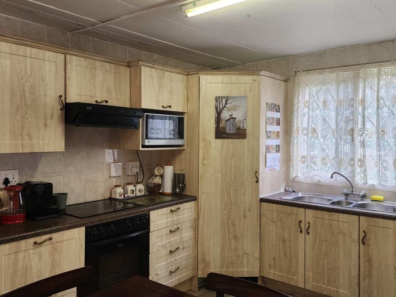 Spacious 3-Storey A-Frame Home with Multi-Unit Potential - Photo 8