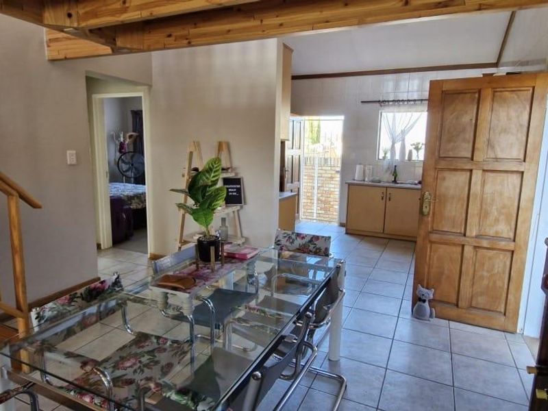 Modern 2 Bedroom Townhouse in Popular Langenhovenpark - Photo 4