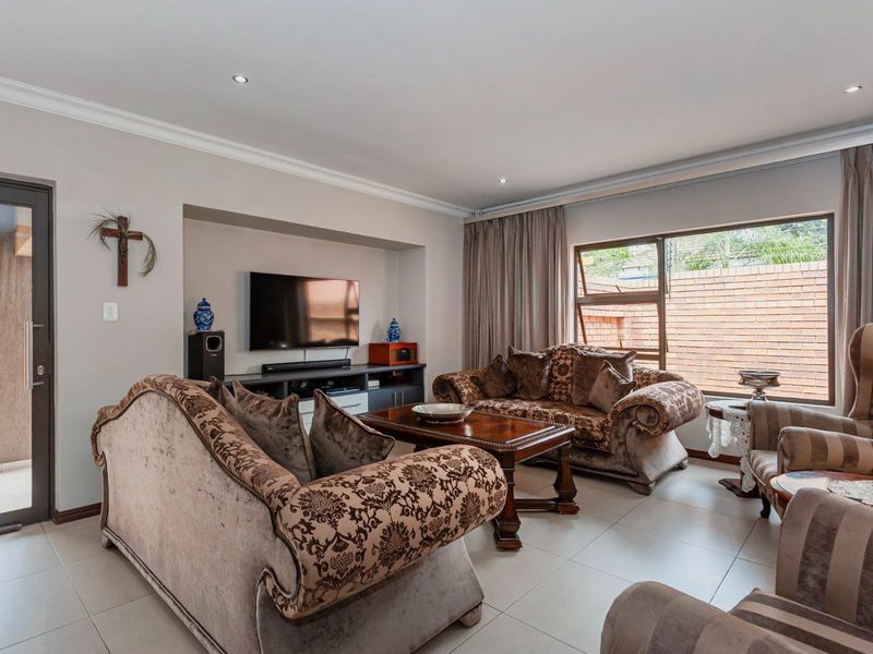 3 Bedroom House for Sale in New Redruth - Photo 3