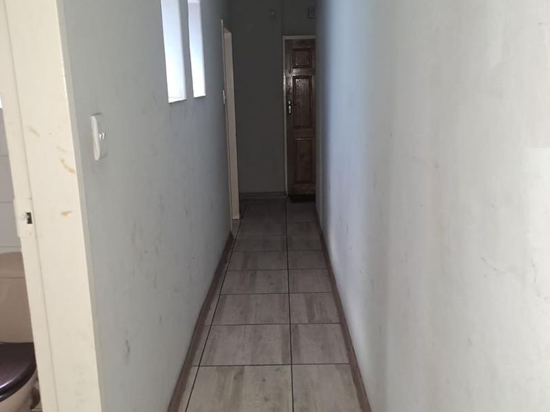 Spacious 5 Bedroom apartment is now ready for a new owner! - Photo 5