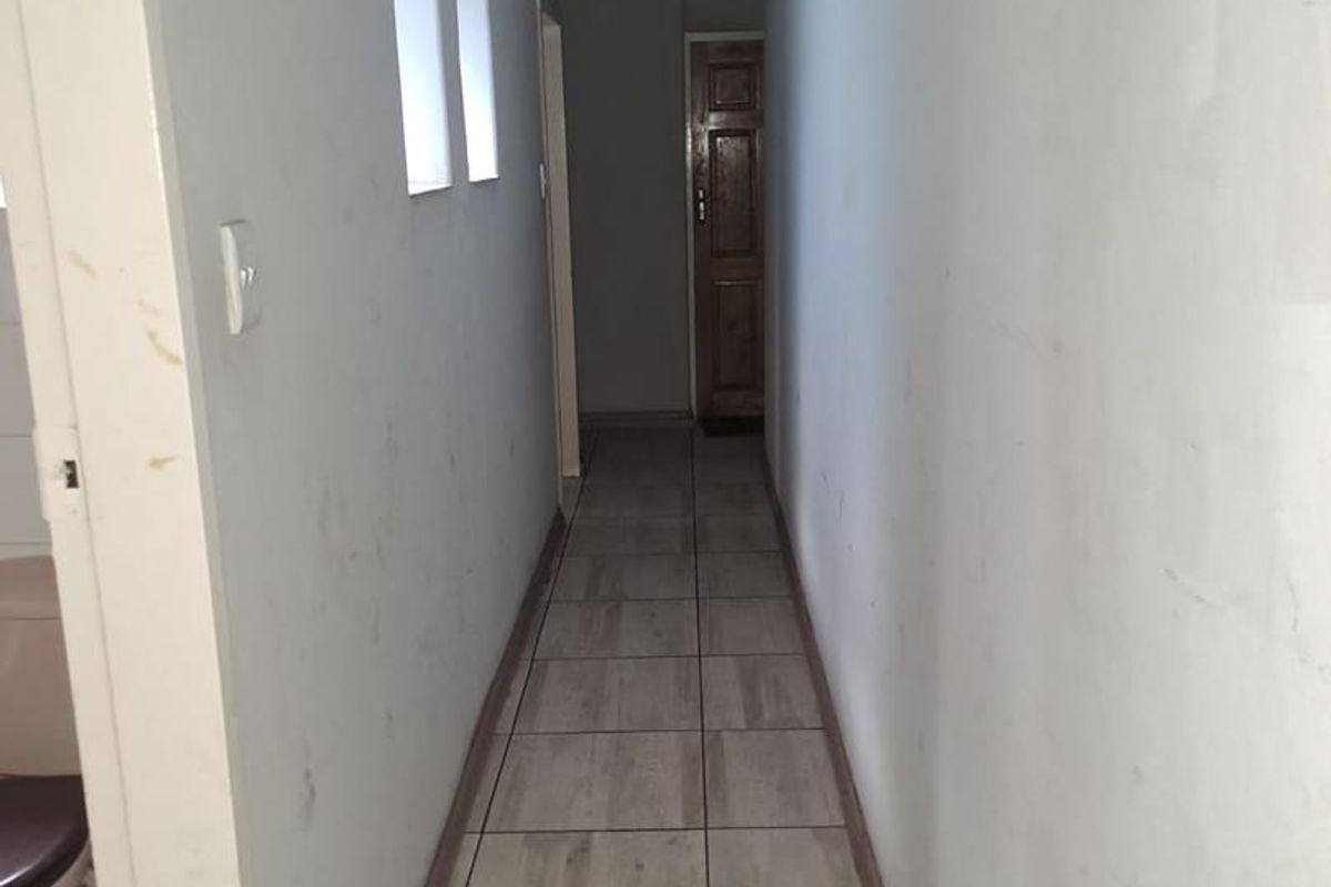 Spacious 5 Bedroom apartment is now ready for a new owner! - Photo 5