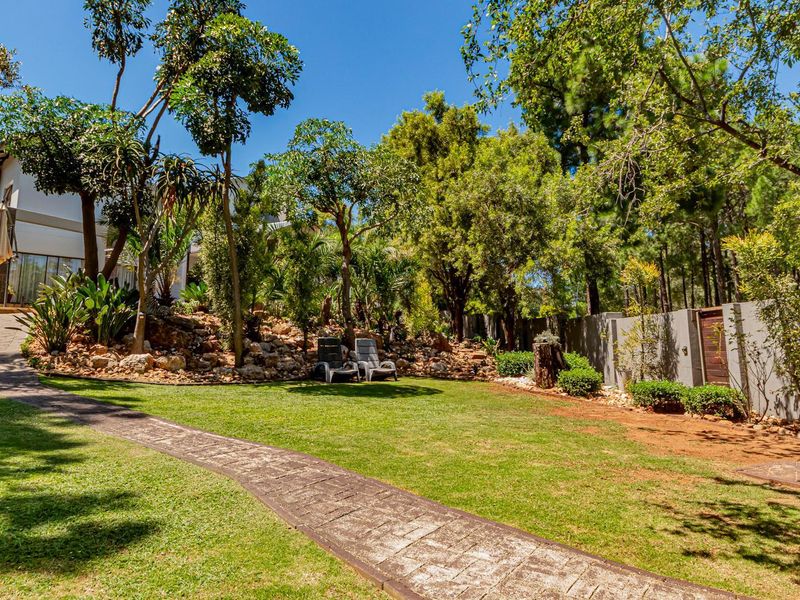 Large Family Home with Flatlet in Eye of Africa Golf Estate - Photo 9