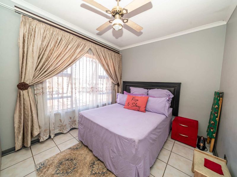 4 Bedroom House in New State Area - Photo 8