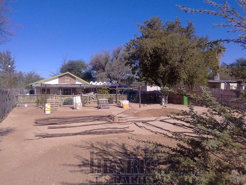 Three-bedroom house with 4 Very Spacious Flatlets for sale in Omaruru! - Photo 6