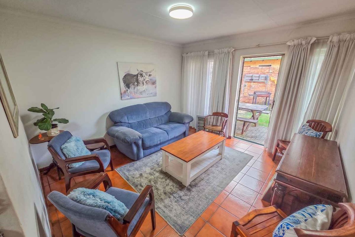 2 Bedroom Townhouse For Sale in Die Wilgers - Photo 5