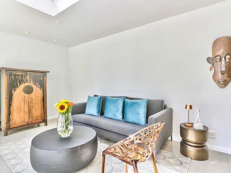 LUXURIOUS ONE BEDROOM APARTMENT - BEACH ROAD - Photo 6
