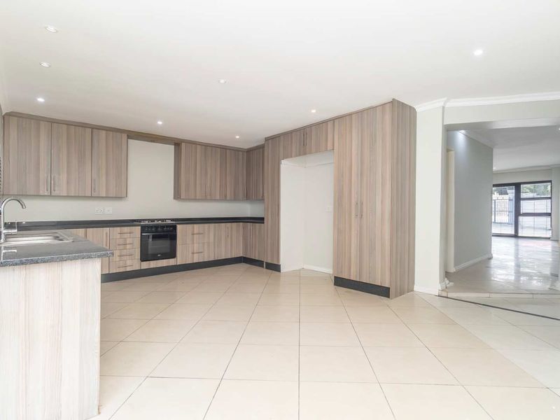 Super Spacious 4 Bed House to Let in Blairgowrie - Photo 10