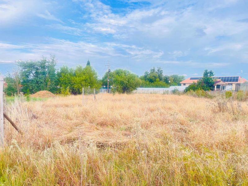 Picturesque Vacant Stand with Stunning Dam Views in Vaal Marina. - Photo 4