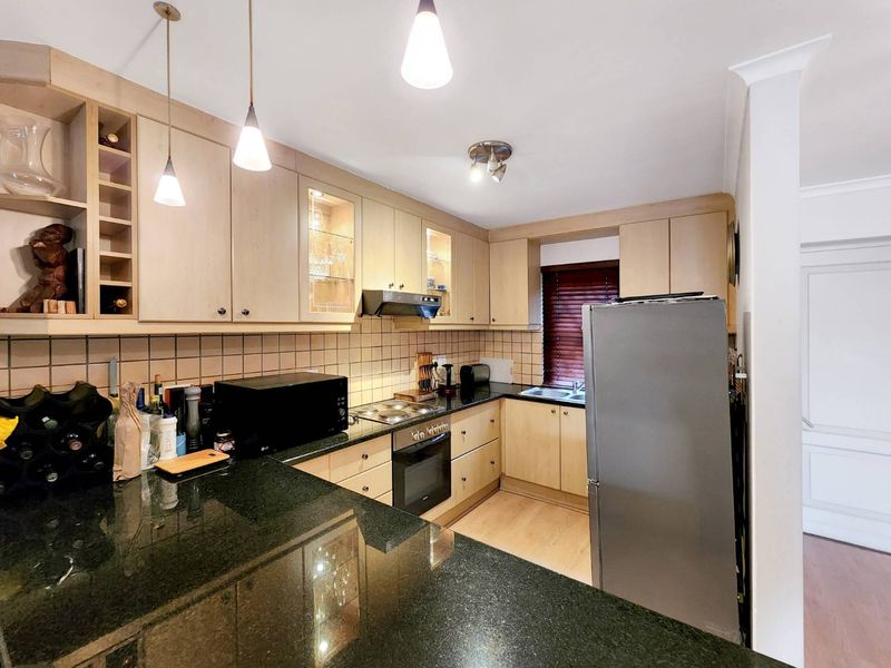 Picture perfect apartment in Gardens! - Photo 4