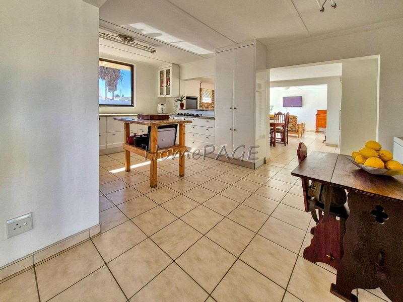 Meersig, Walvis Bay:  Attractive VERY NEAT 5 Bedr home with Flat is for Sale - Photo 7