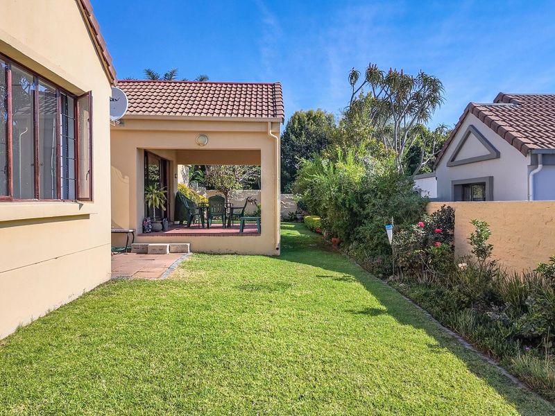 3 Bedroom freehold cluster for sale in Douglasdale - Photo 2