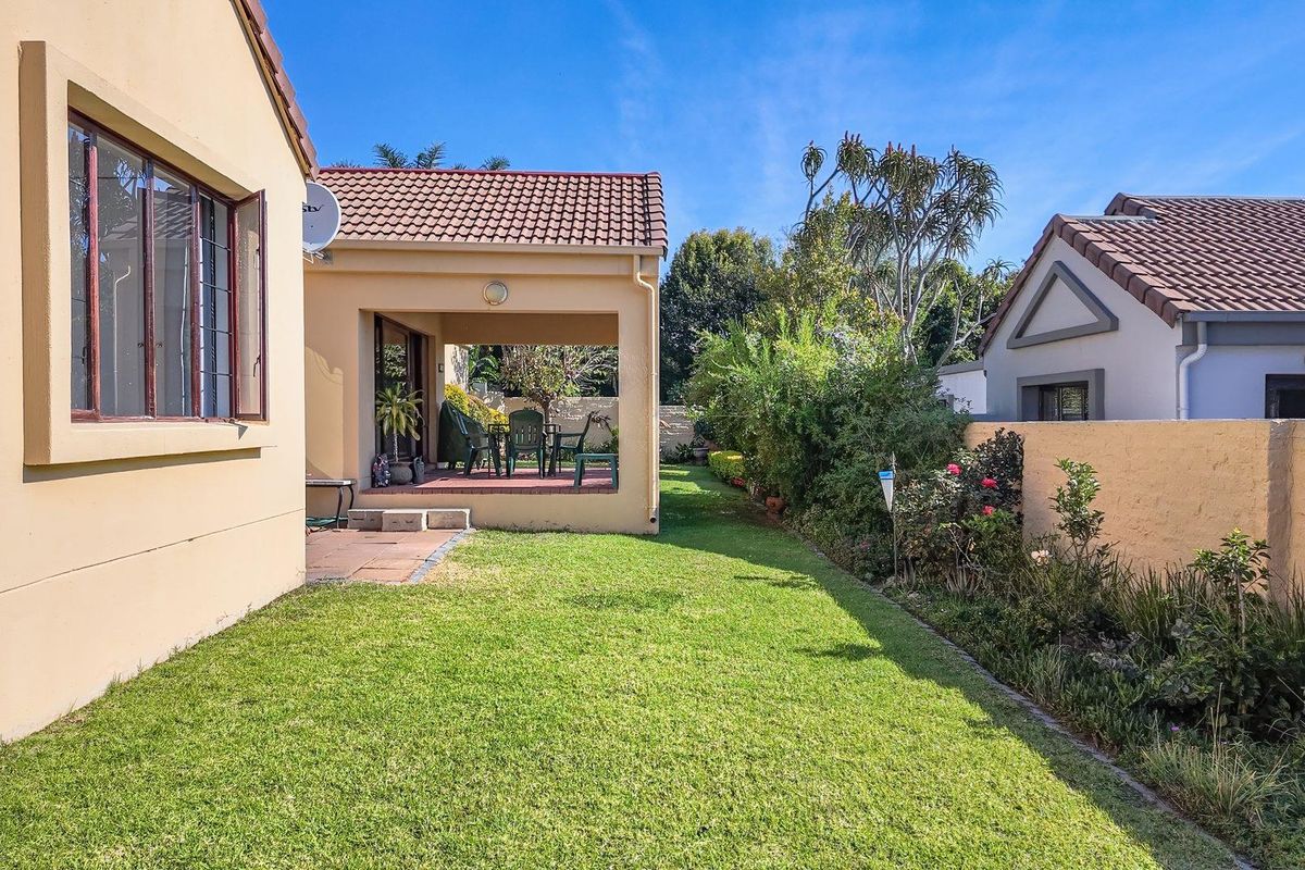 3 Bedroom freehold cluster for sale in Douglasdale - Photo 2