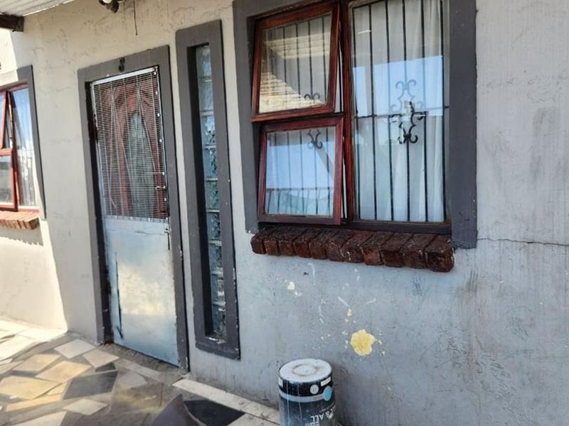 Charming Three-Bedroom Home for Sale in Nyanga, Cape Town - Photo 3