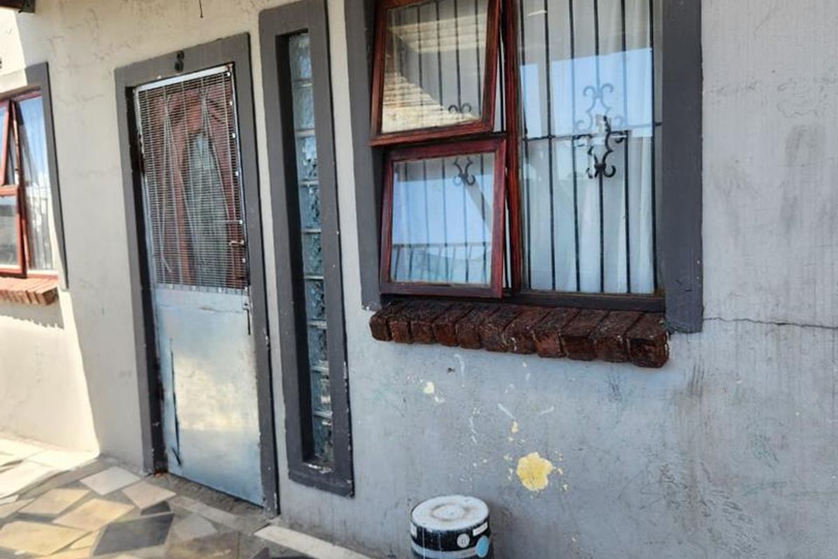 Charming Three-Bedroom Home for Sale in Nyanga, Cape Town - Photo 3