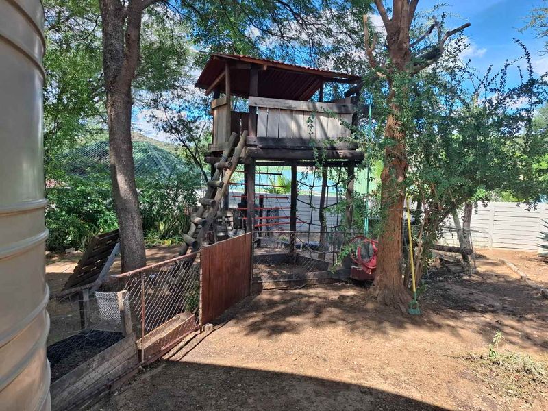 FOR SALE | KLEIN WINDHOEK – N$ 5,300,000 HOUSE + 2 FLATS (INCOME-GENERATING OPPORTUNITY!) 💰 Potential Rental Income: ± N$ 30,000/month - Photo 8