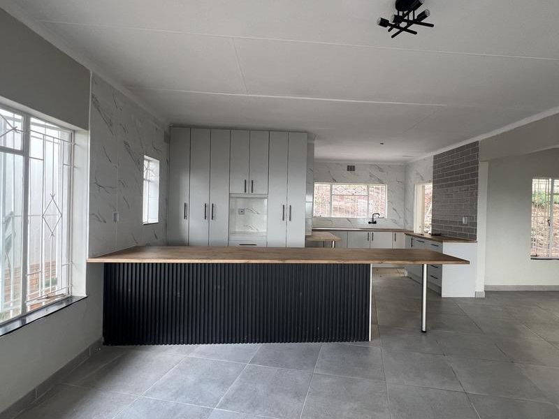 Panoramic Views , Newly Renovated from Scratch Family Home. - Photo 5