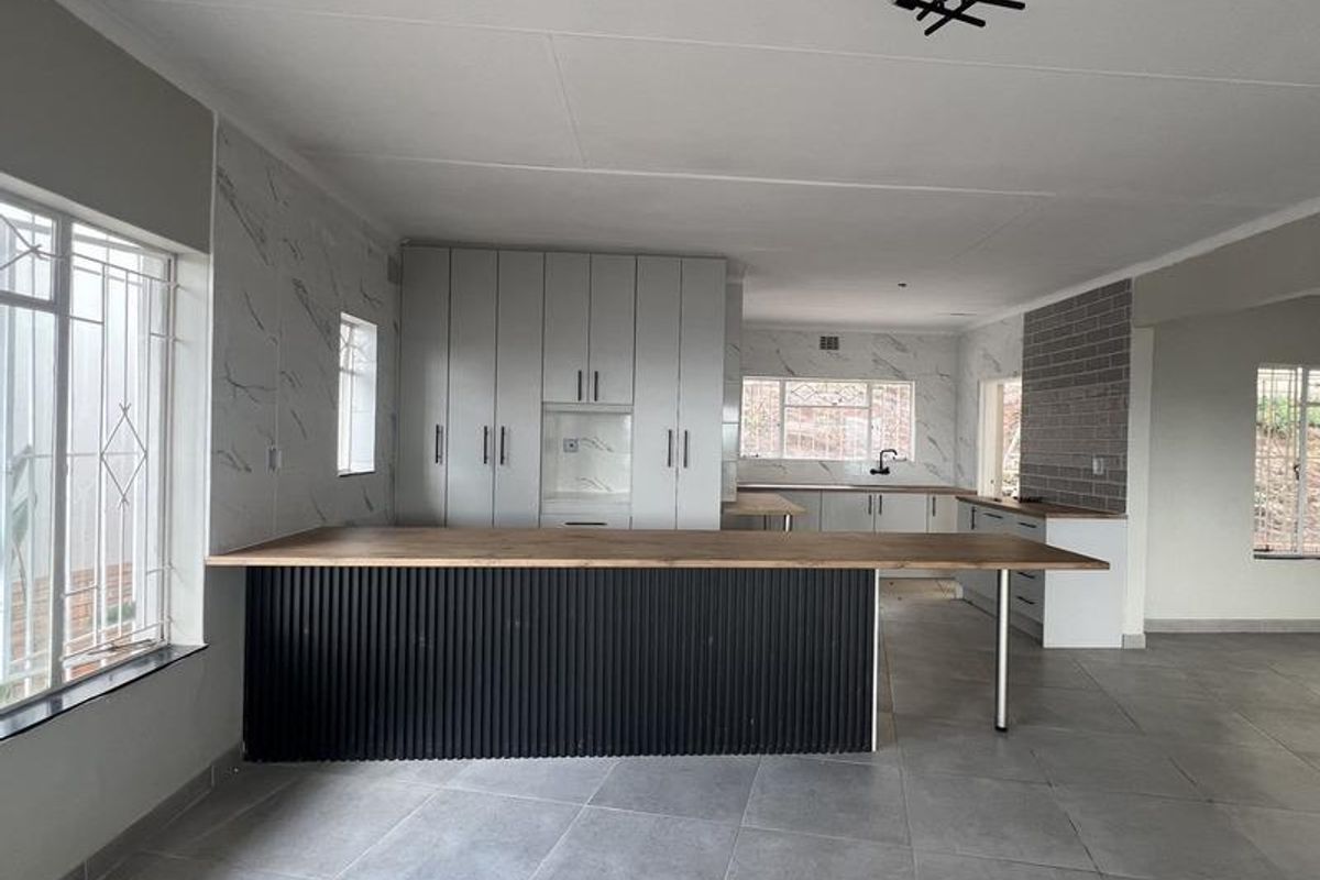 Panoramic Views , Newly Renovated from Scratch Family Home. - Photo 5