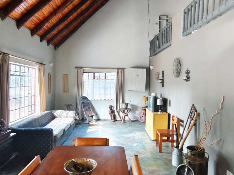 4 Bedroom Property Adjacent to Green Belt - Photo 6