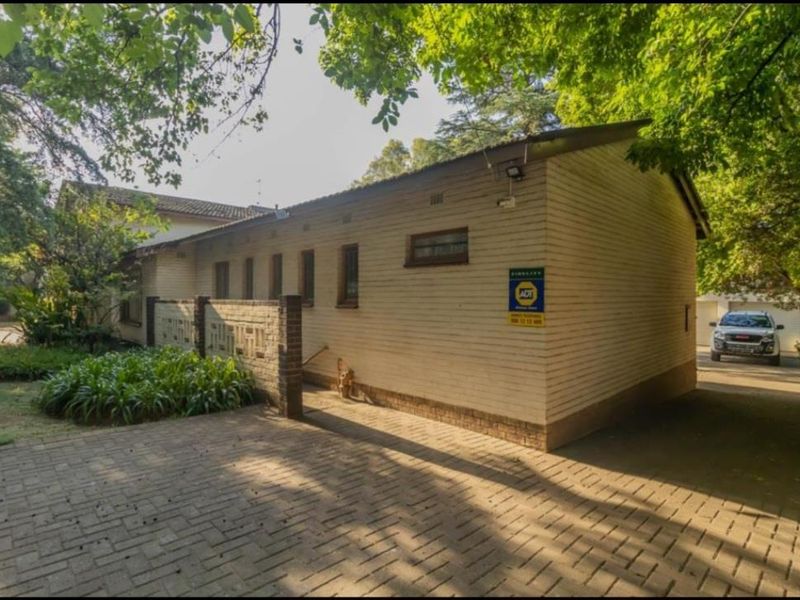 5 Bedroom House For Sale - Photo 3