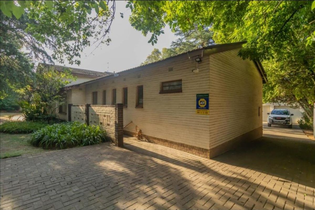 5 Bedroom House For Sale - Photo 3