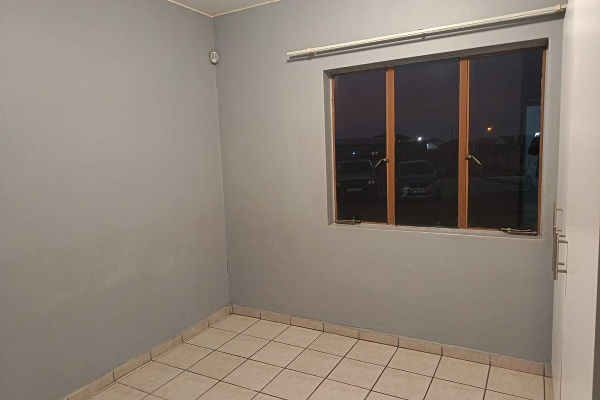 Modern 2-Bedroom Apartment To Let in Jazzy Berry Gardens, Dawn Park  Discover the perfect blend of comfort and security - Photo 5