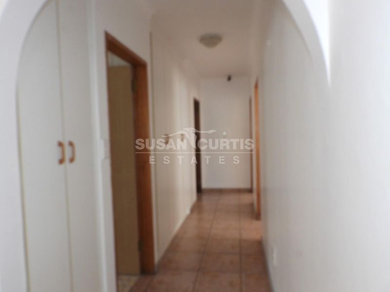 Family house with safety first - Photo 6