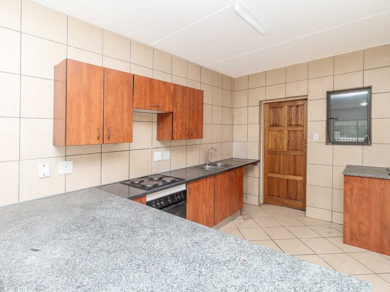 Lovely Spacious 2 Bedroom Ground Floor Garden Apartment - Photo 6