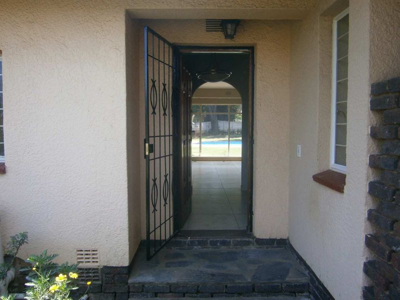 4 Bedroom House to Rent in Brackenhurst - Photo 6