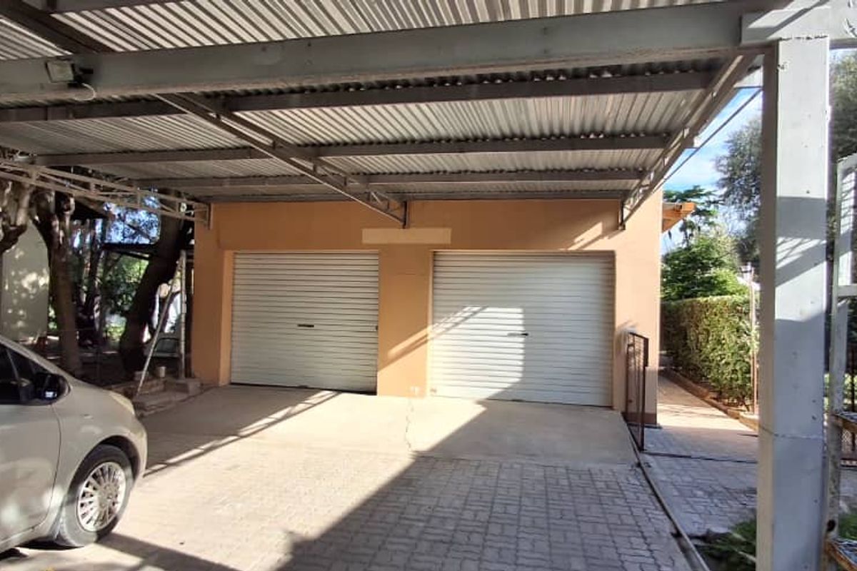 Grootfontein - Suburb Family House with Flat For Sale - Ext 4 - Photo 4