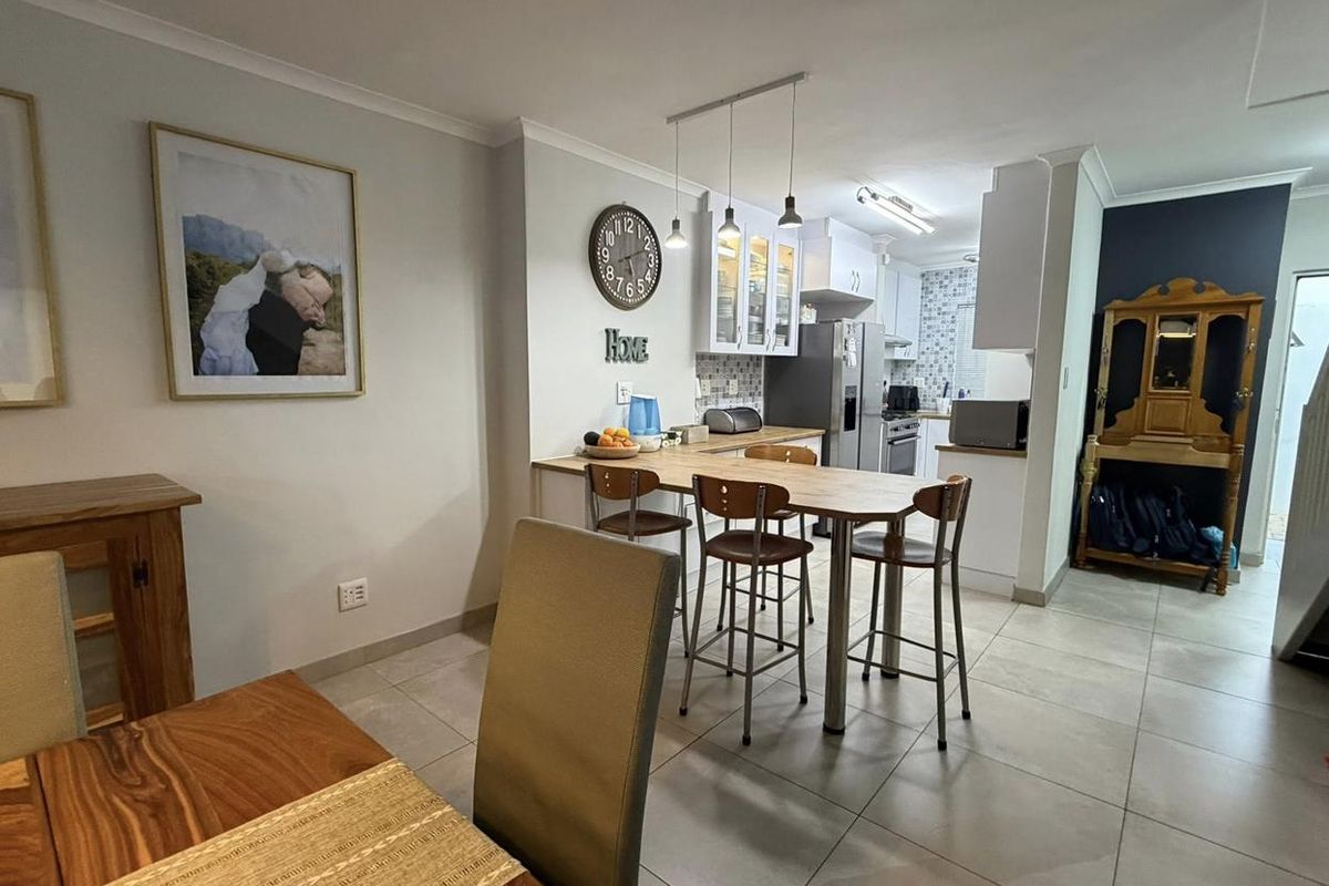 3 Bedroom Townhouse for sale in Klein Windhoek - Photo 3