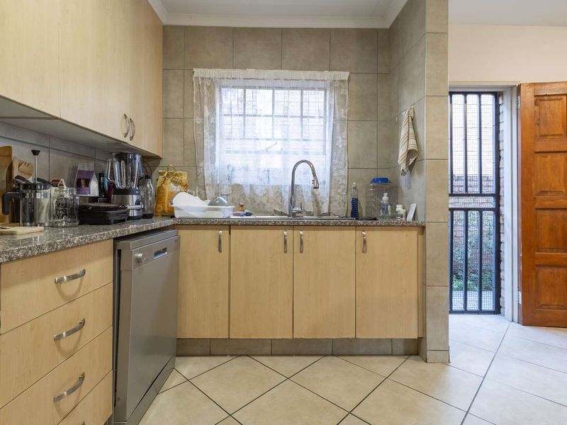 Four bedroom duplex in double security estate - Oukraal Estate - Tijger Vallei - Photo 6