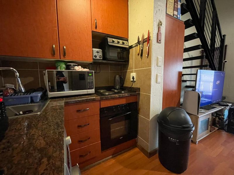 BEAUTIFUL DUPLEX FOR SALE IN ROOIHUISKRAAL NORTH!! - Photo 10