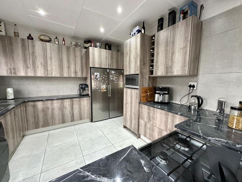3 Bedroom House with Flatlet in Alberton North! - Photo 1