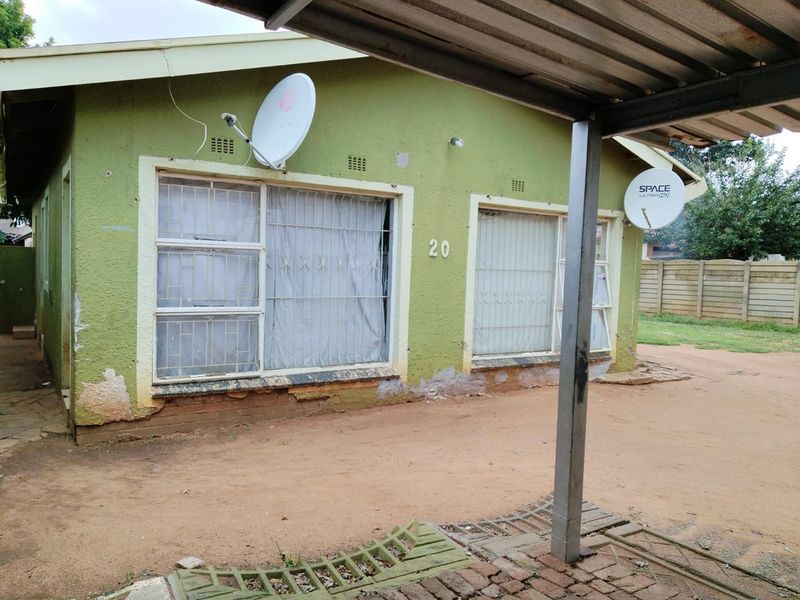 3 bedroom house with rental income of R21 000 a month - Photo 5