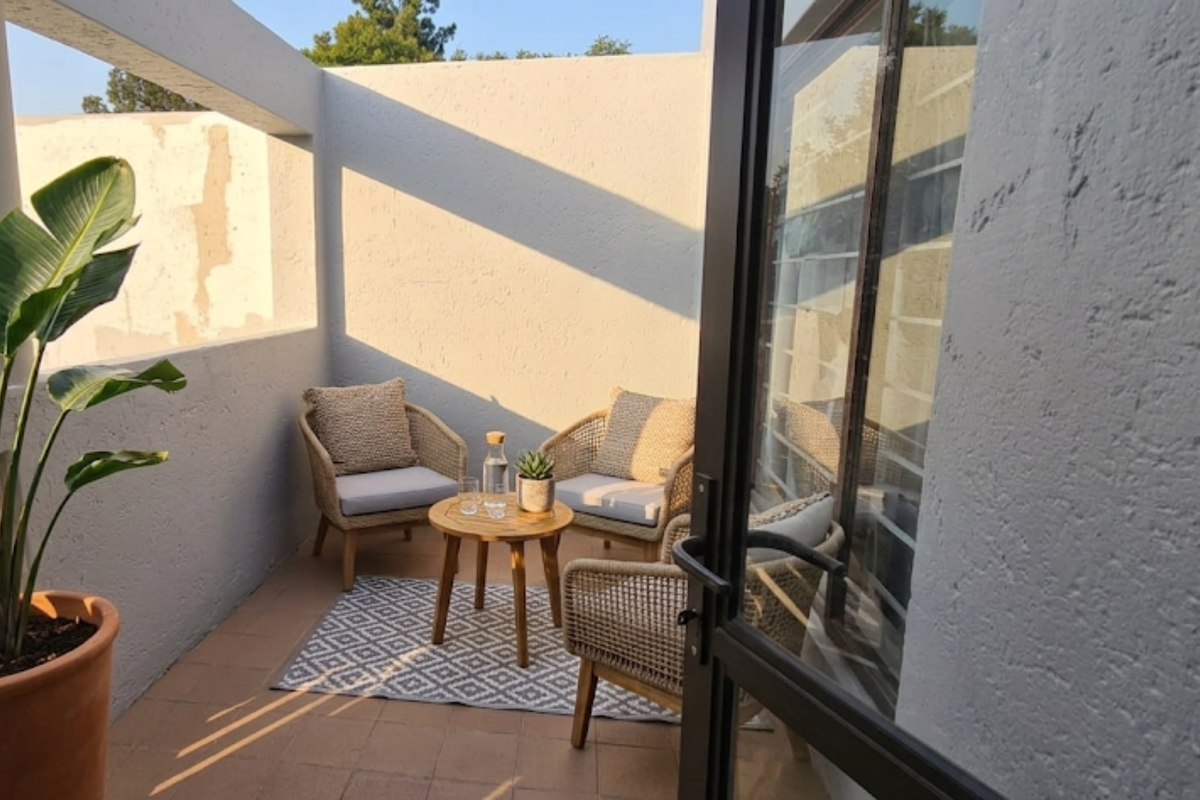 Modern 2-Bedroom Apartment in the Heart of Sandton - Photo 2