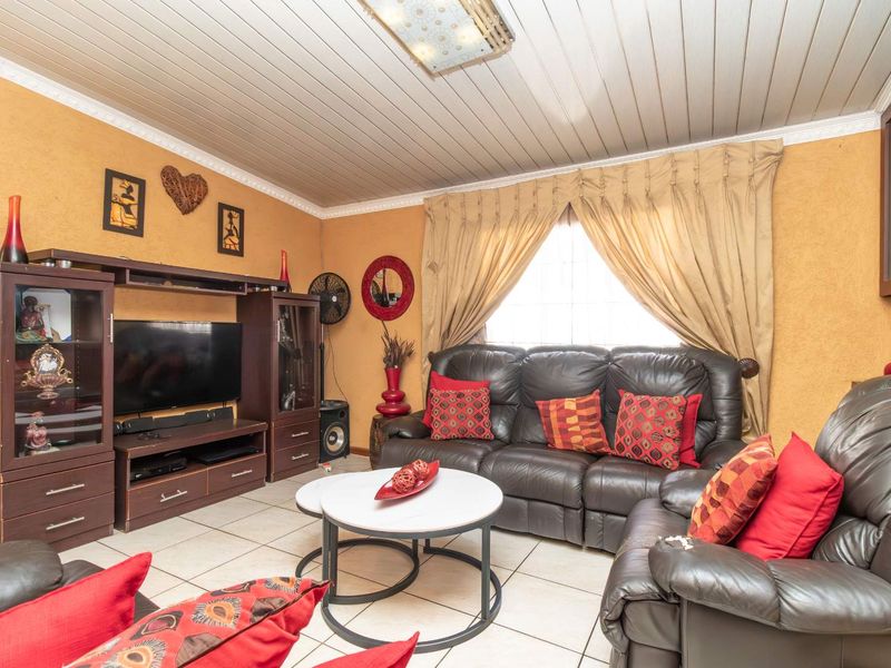 3 Bedroom House for Sale in Cosmo City - Photo 5