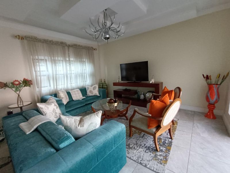 MIDSTREAM SECURITY ESTATE - 5 BEDROOMS - 4.5 BATHROOMS - 4 GARAGES - Photo 9