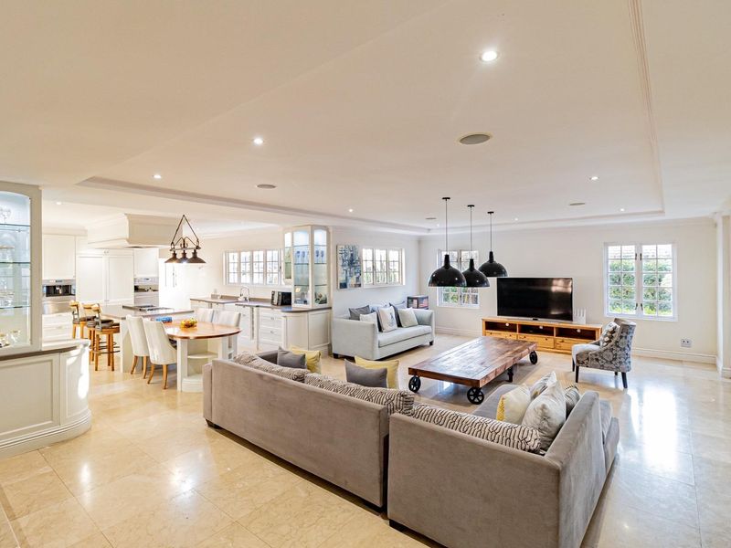 Elegant 5-Bedroom Residence Perfect for Comfort & Style - Photo 6