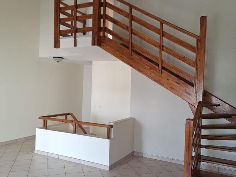 Townhouse in well maintained complex in Avis - Photo 4