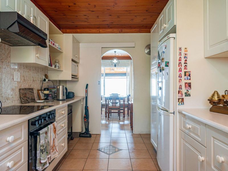 Character Home, Cottage & Endless Possibilities with Unrivalled Views - Photo 10