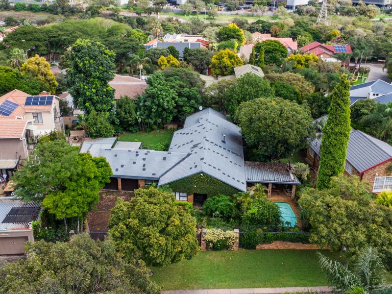 4 Bedroom Beauty For Sale in Erasmuskloof - Photo 4